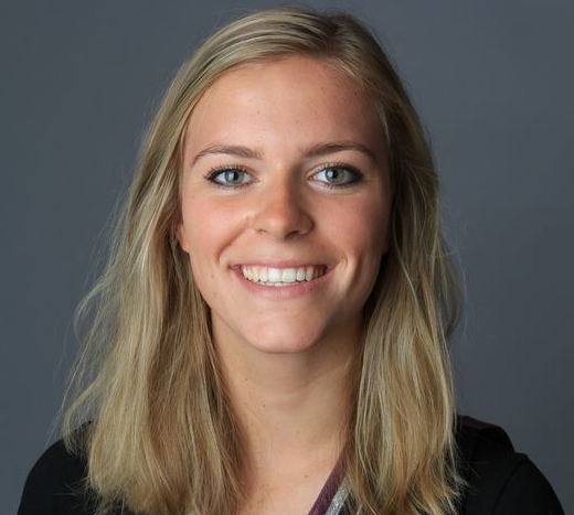 Pasfoto Carlijn van Dam